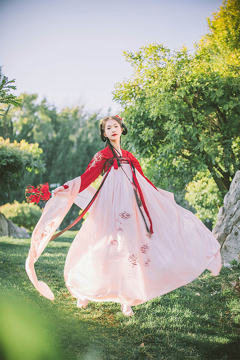火紅彼岸花齊胸襦裙漢服，日常春夏漢服圖片
