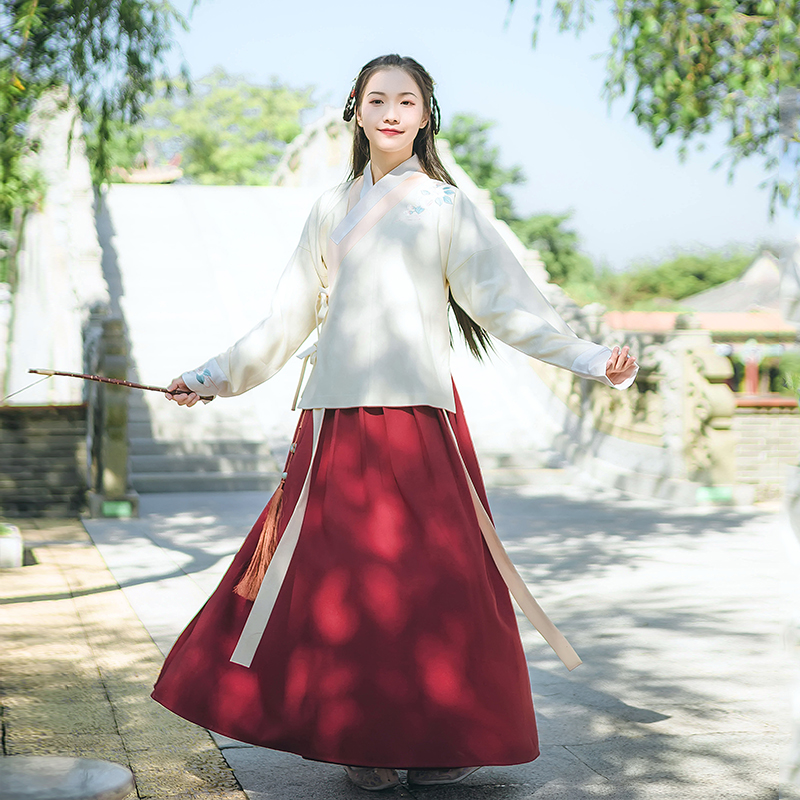 靈動詩意繡花交領漢服，清新古典撞色漢服圖片