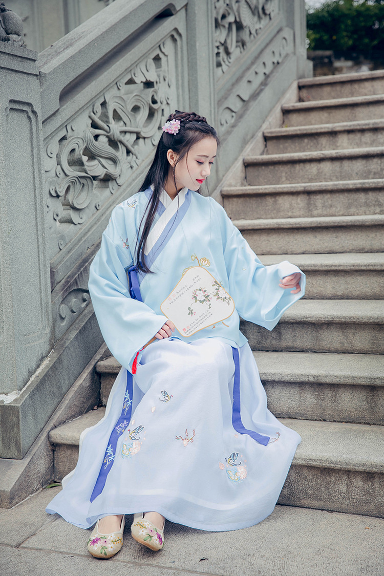 魏晉風回雪襦裙漢服，清新淡雅小鹿刺繡漢服