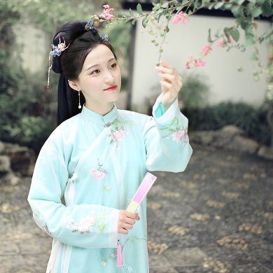 詩意韻味襦裙漢服，淡雅刺繡立領古風漢服