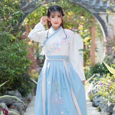 藍白古裝繡花漢服，改良漢服斜交齊腰襦裙