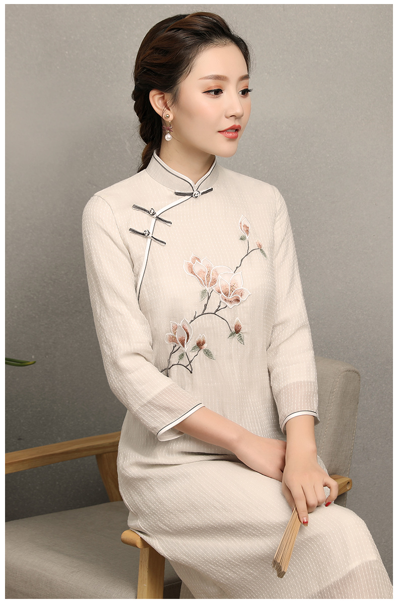 蘭花刺繡素雅旗袍，米白色中長(zhǎng)款旗袍裙