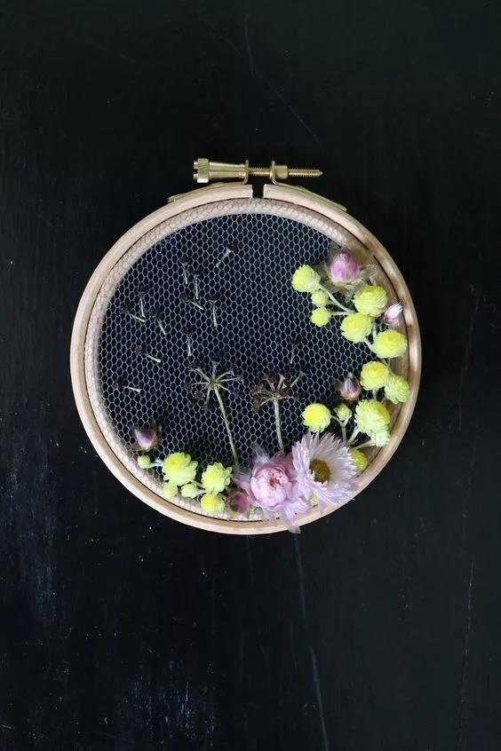 手工刺繡藝術：Olga Prinku 鮮花刺繡