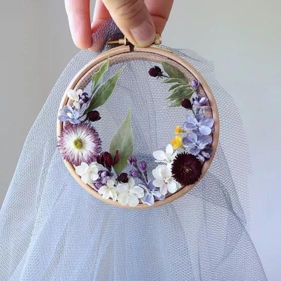 手工刺繡藝術：Olga Prinku 鮮花刺繡