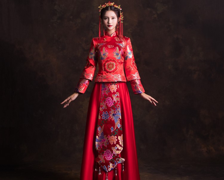 鳳戲牡丹圖案新娘結婚禮服，優雅唯美中式禮服