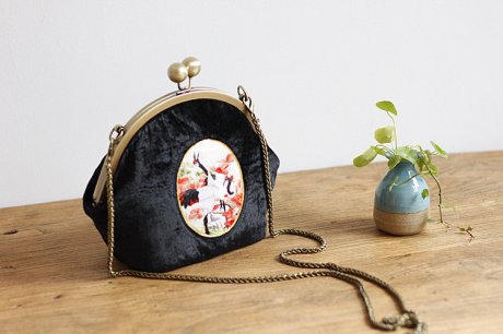 復古仙鶴刺繡斜跨包，唯美黑色絲絨手工包