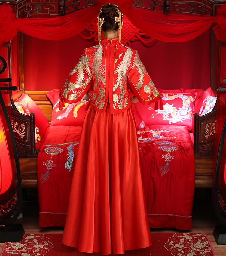 中式傳統新娘禮服，金絲刺繡中式禮服