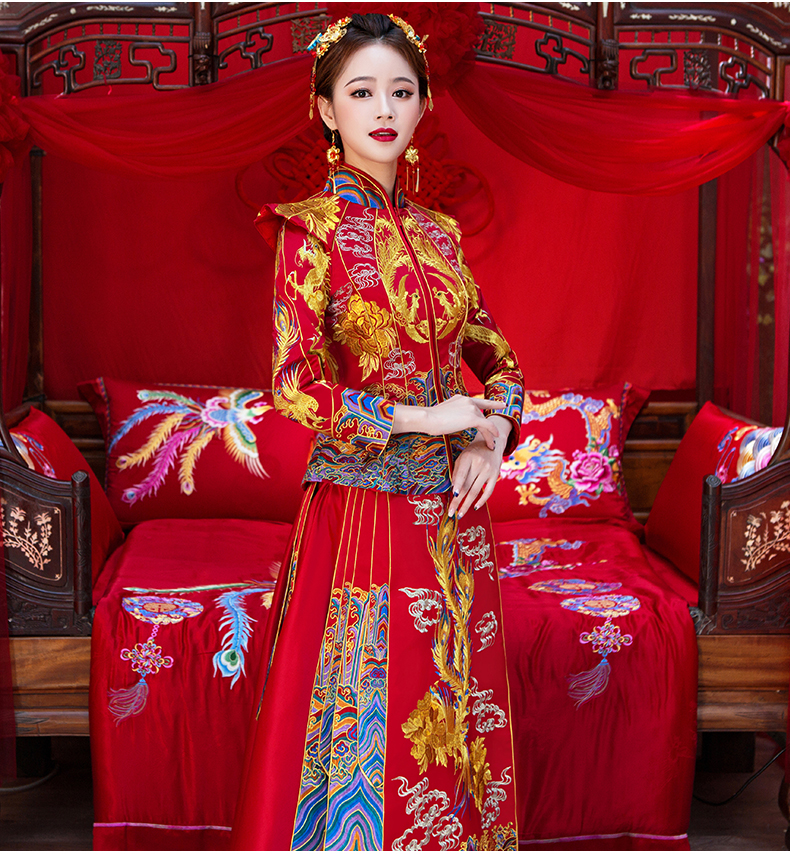 花開(kāi)牡丹中式禮服，古韻悠揚(yáng)奢華刺繡新娘禮服