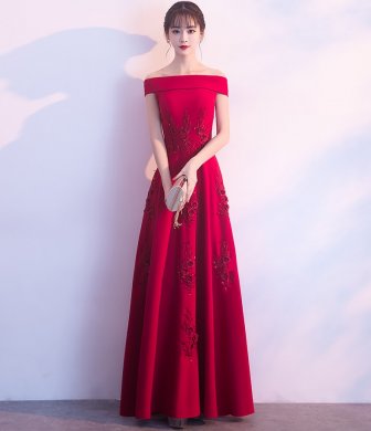 一字肩中式禮服，蕾絲花裝飾晚禮服