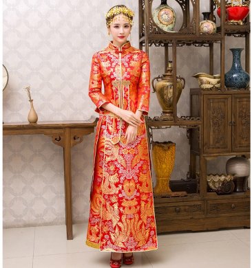 紅色旗袍中式禮服，新娘結(jié)婚禮服