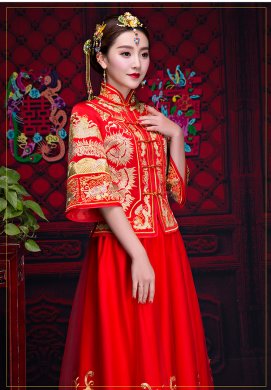 紅色中袖中式禮服，復(fù)古中國風(fēng)新娘禮服