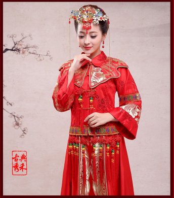 中國傳統(tǒng)式新娘禮服，鳳冠霞帔中式禮服