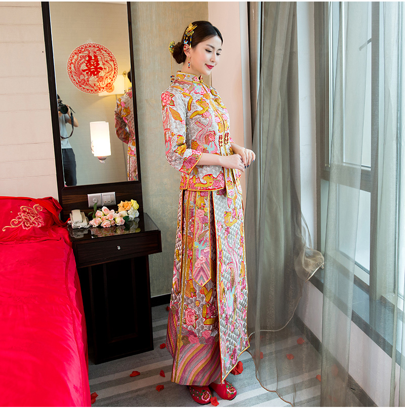 精美繡花中式禮服，時尚中國風新娘禮服