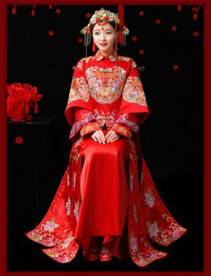 古典中國風中式禮服，紅色結婚新娘禮服