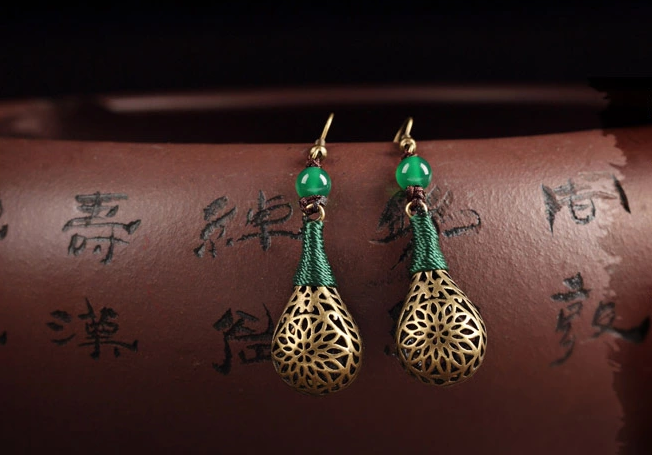 手工復(fù)古風(fēng)鏤空耳墜，古典氣質(zhì)中國風(fēng)耳環(huán)