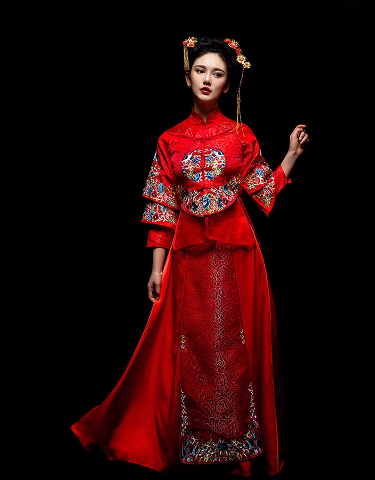 中國古典元素刺繡新娘禮服，敬酒服長袖春裝