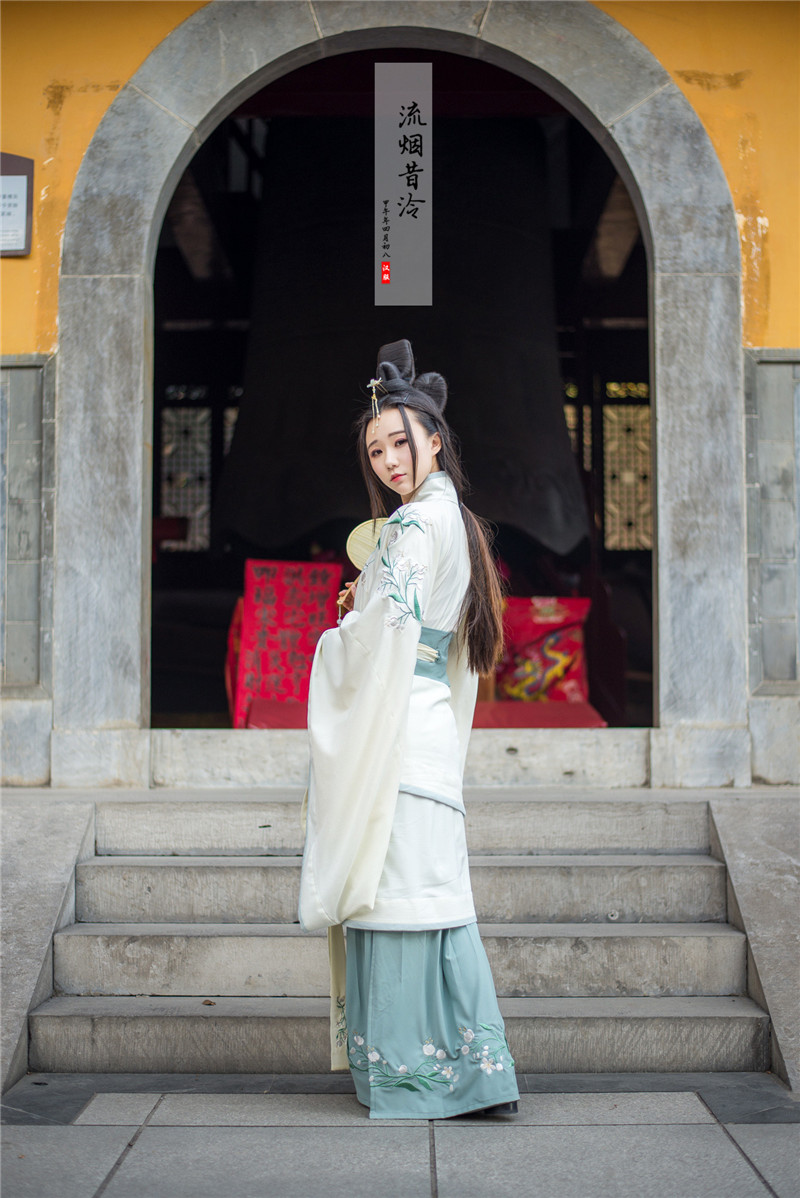 漢服女繡花曲裾正規襦裙