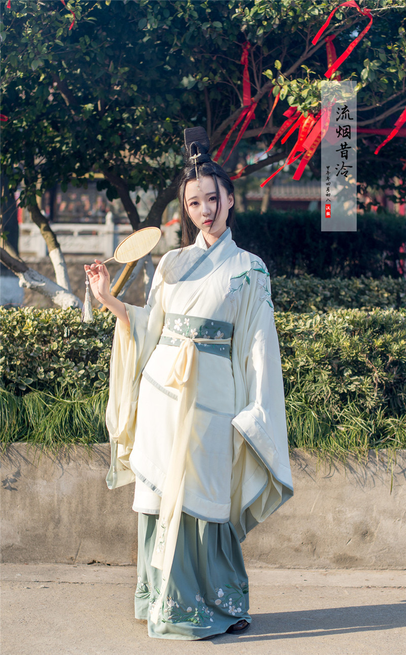 漢服女繡花曲裾正規襦裙