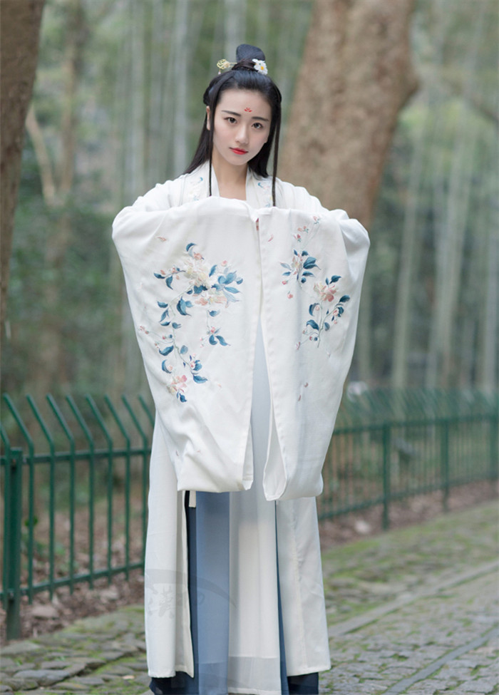 中國風傳統漢服女裝大袖衫繡花上衣