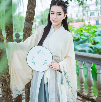 精致復古大袖齊腰襦裙古裝漢服