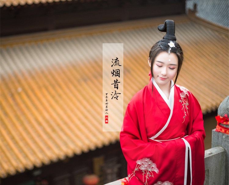 傳統正規漢服紅色繡花曲裾