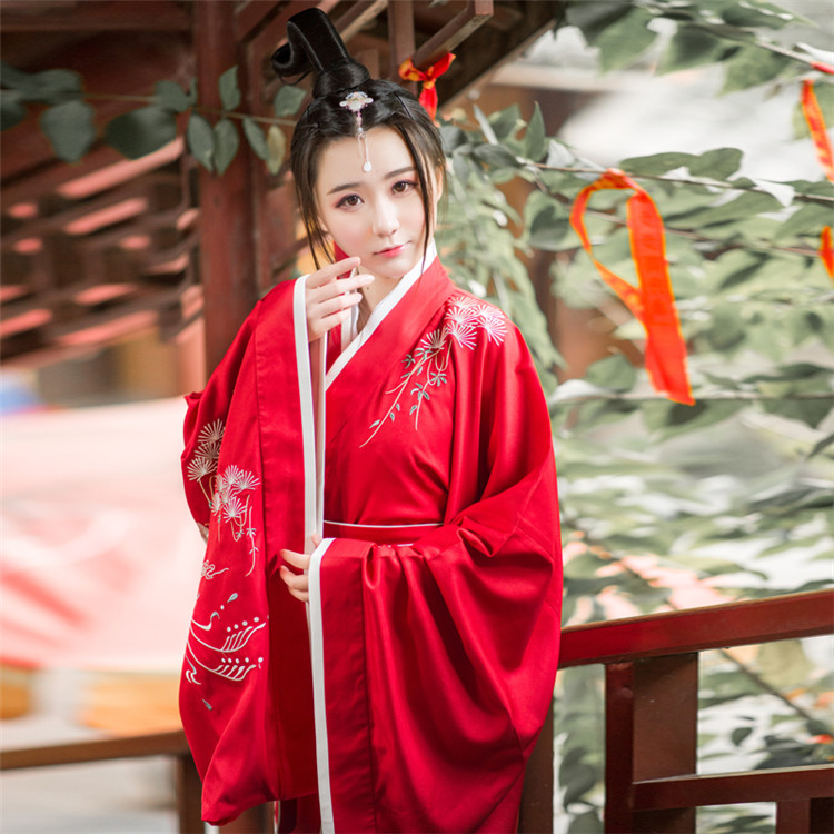 傳統正規漢服紅色繡花曲裾