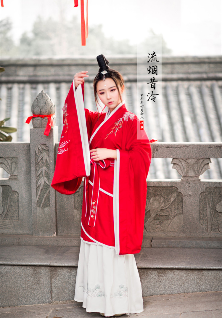 傳統正規漢服紅色繡花曲裾