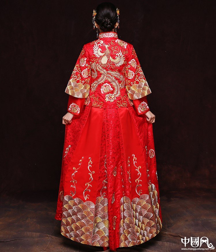 精致刺繡工藝中式新娘禮服設計