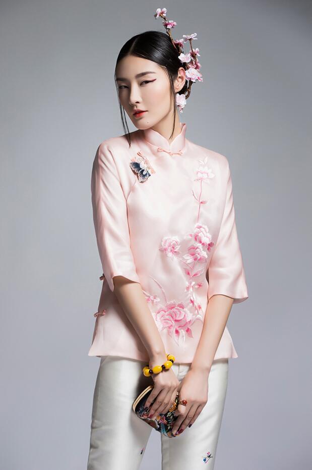 中國風(fēng)復(fù)古七分袖真絲刺繡改良唐裝女