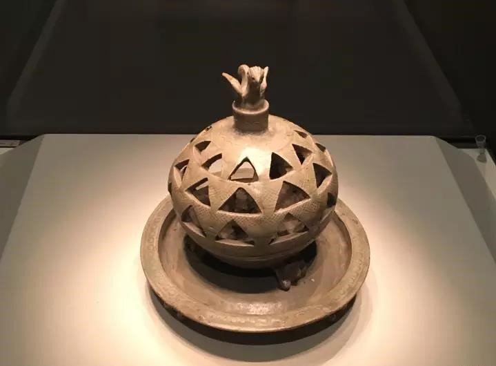六朝青瓷：中國陶瓷史，一部青瓷史!