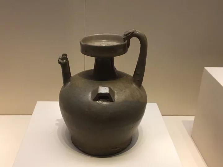六朝青瓷：中國陶瓷史，一部青瓷史!