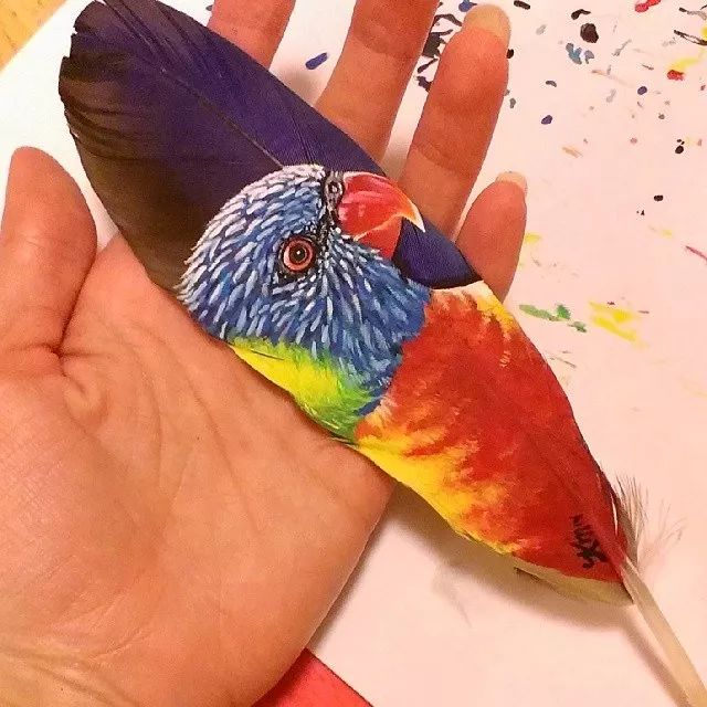 藝術源于生活：驚艷的彩繪羽毛!