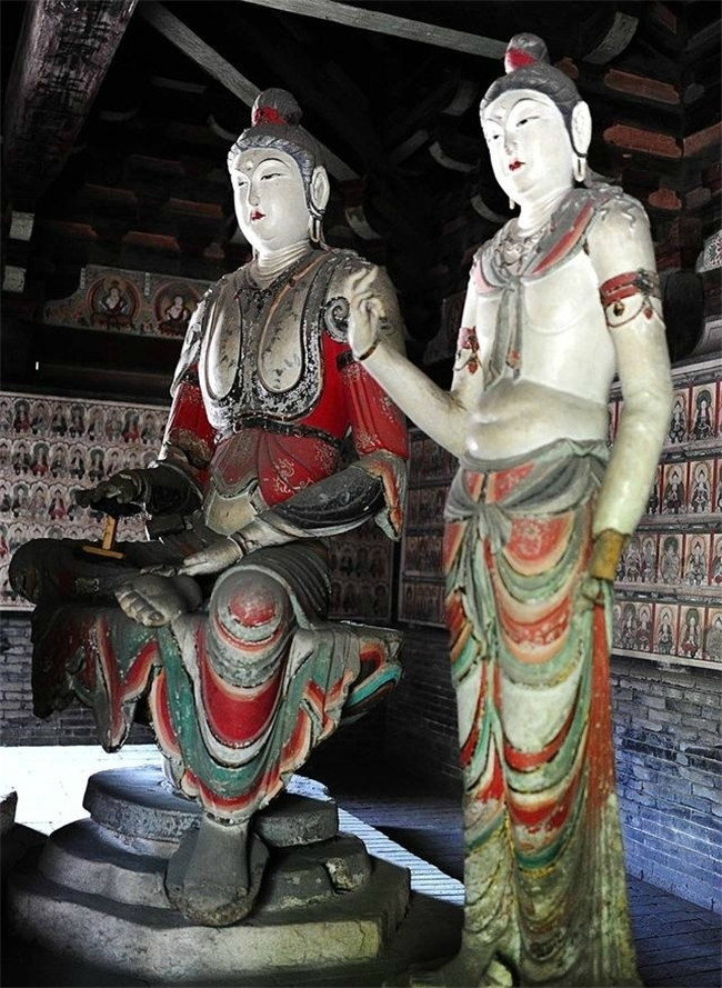 平遙鎮國古寺華美彩塑