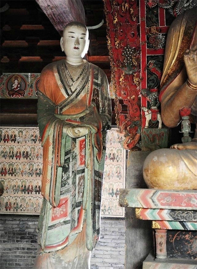 平遙鎮國古寺華美彩塑