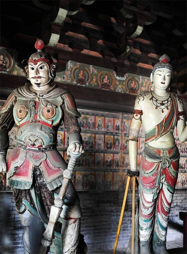 平遙鎮國古寺華美彩塑