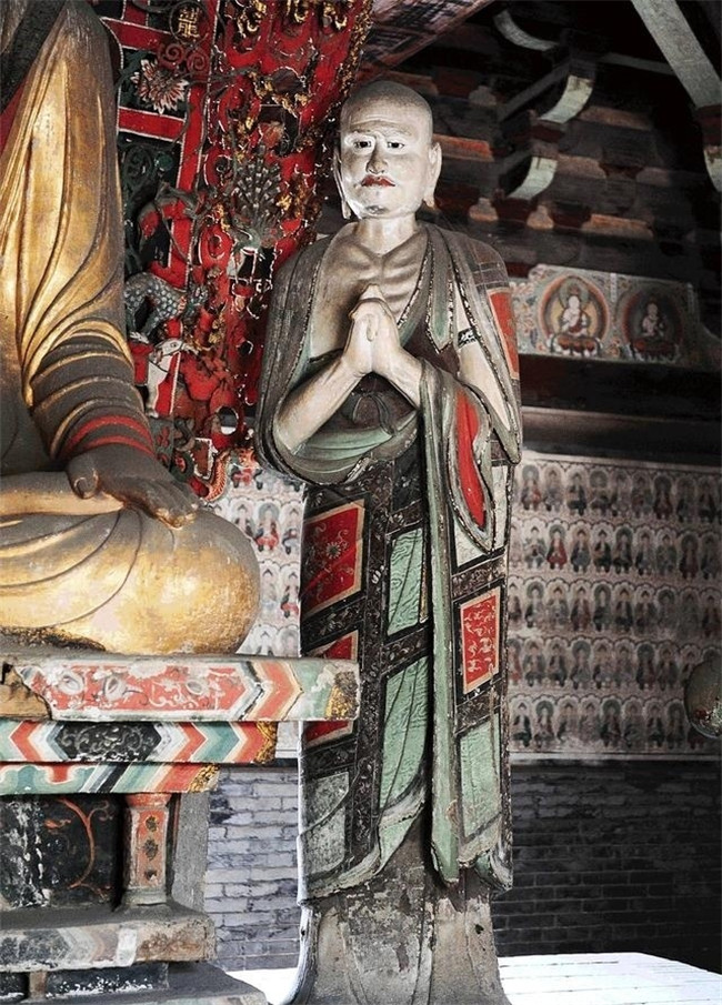 平遙鎮國古寺華美彩塑