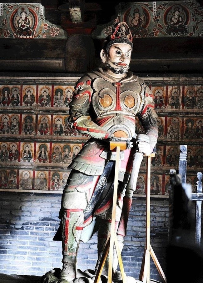 平遙鎮國古寺華美彩塑
