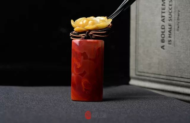 迷戀的紅，南紅手串之美！
