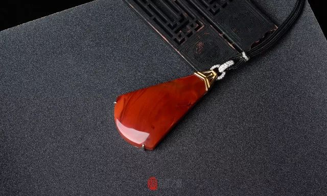 迷戀的紅，南紅手串之美！
