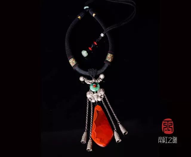 迷戀的紅，南紅手串之美！
