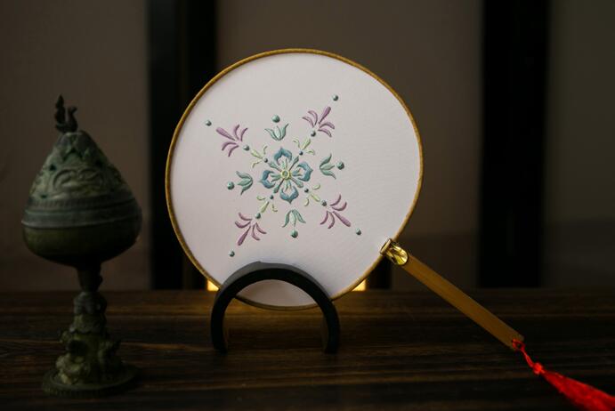 三款國色芳華刺繡團扇，周邊流蘇古典扇子