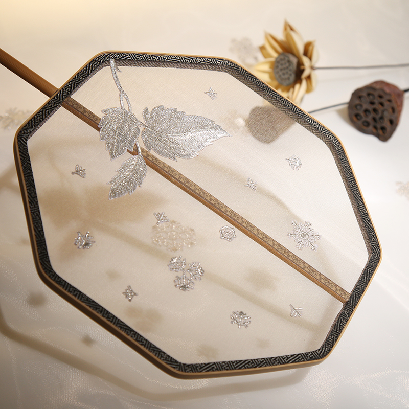 古典白色雪花團扇，中國風繡花宮扇扇子