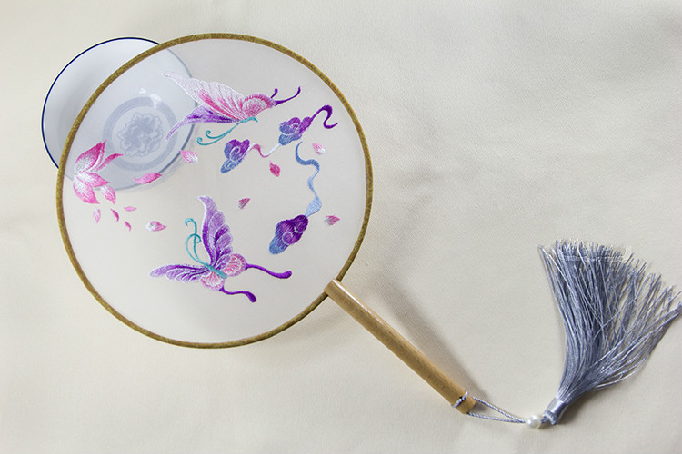 淡雅蝶舞刺繡團扇，淡紫復古繡花工藝扇子
