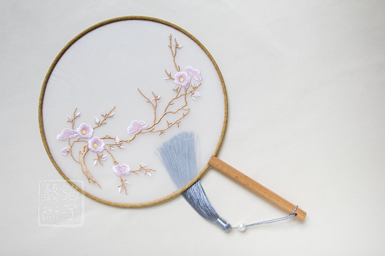 清新桃花刺繡團扇，粉色韻味繡花宮扇工藝扇子