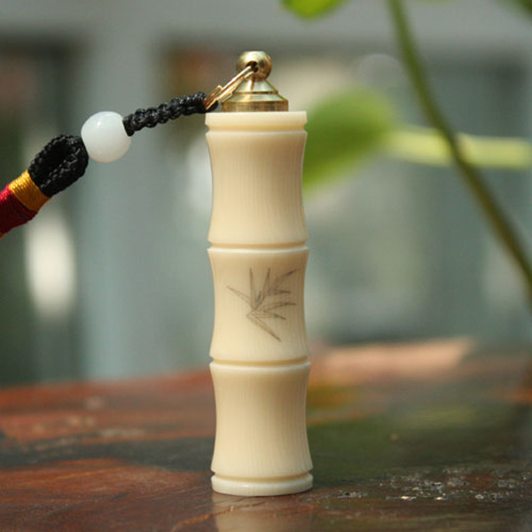 清新素雅人工象牙竹節鼻煙壺
