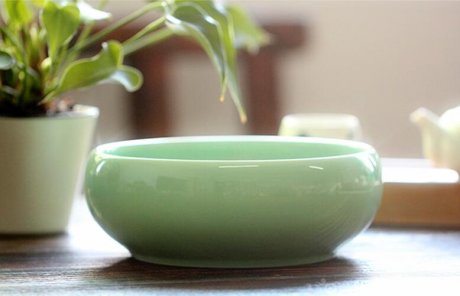 水盂，雖盛水數滴卻積水成淵