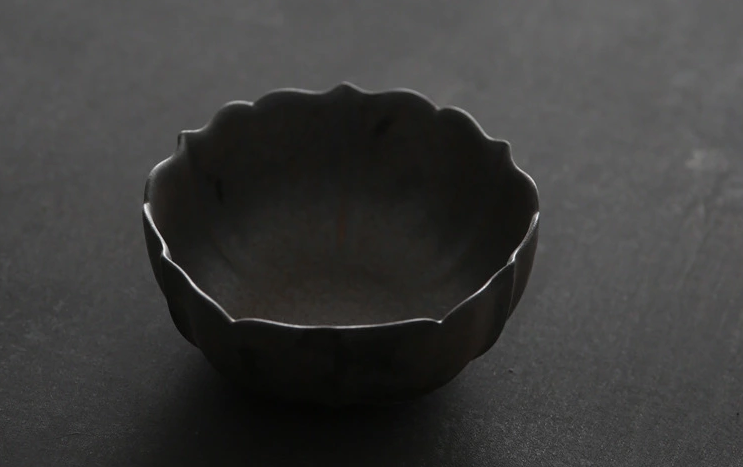 粗陶窯茶洗，鎏金黑蓮花花瓣水洗水盂