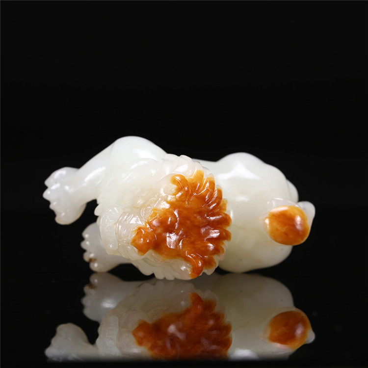 天然籽料真皮獅子手玩件，百獸之王白玉擺件