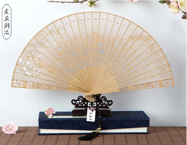 中國風(fēng)鏤空雕花古風(fēng)工藝香木折扇