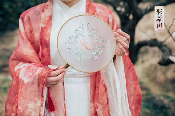 中國風繡花簡約清新團扇